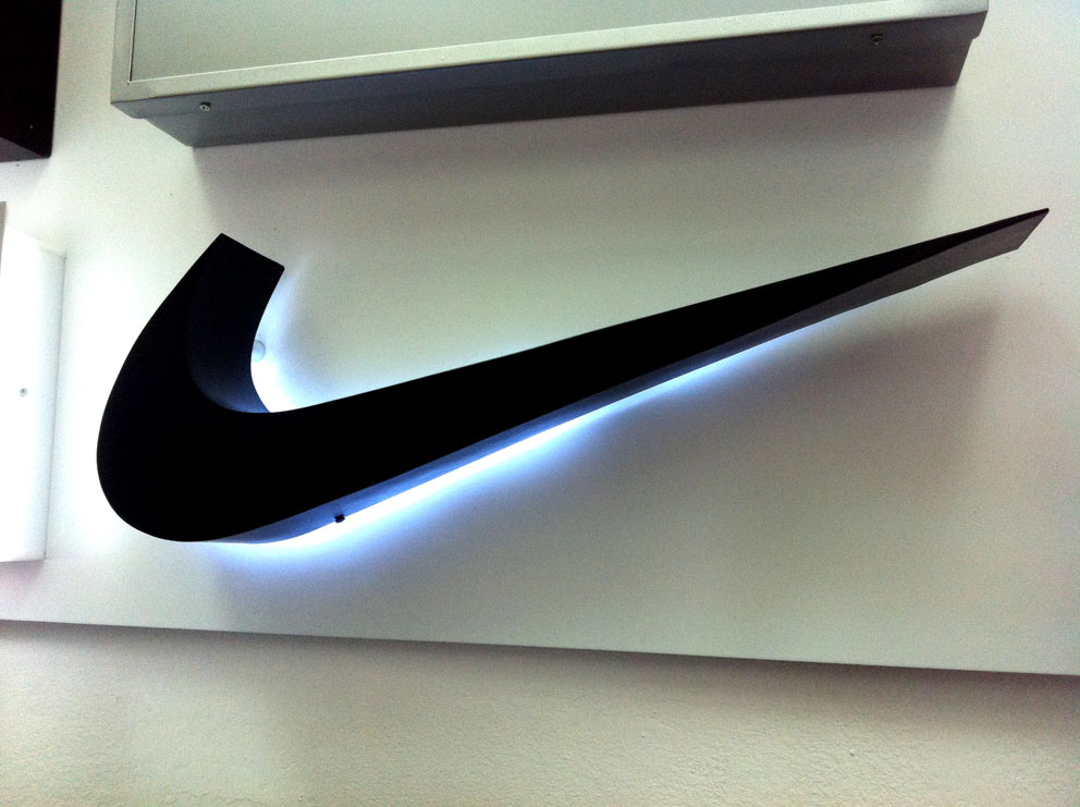 LOGO NIKE